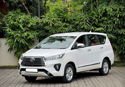 Book Innova Crysta Taxi in Amritsar